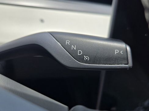 Used 2022 Tesla Model Y Long Range AWD/4WD image 17