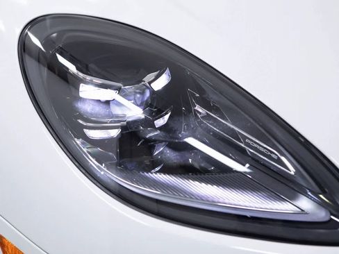 Certified 2025 Porsche Macan image 32