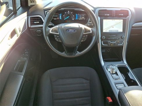 Used 2020 Ford Fusion SE image 11