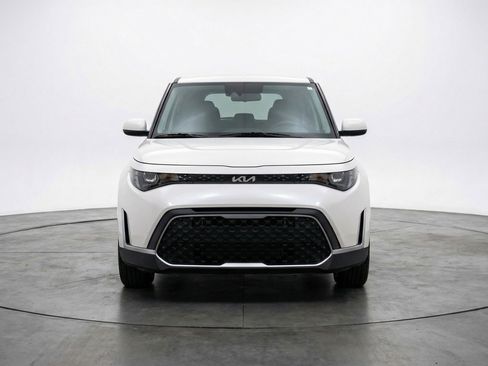 Used 2025 Kia Soul LX w/ LX Technology Package FWD image 2