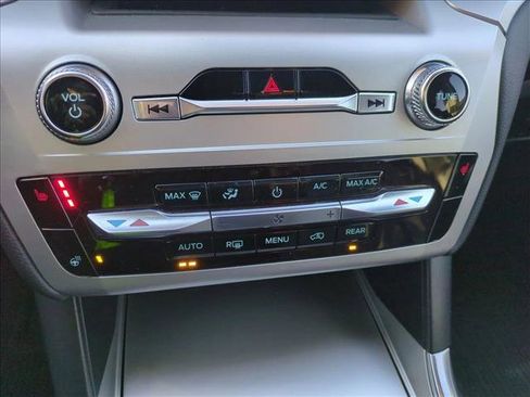 Used 2022 Ford Explorer XLT w/ Equipment Group 202A image 13