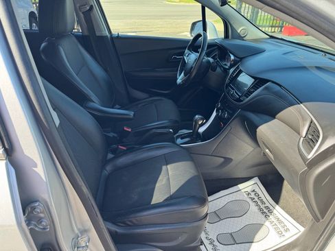 Used 2019 Chevrolet Trax LT w/ LT Convenience Package AWD/4WD image 8