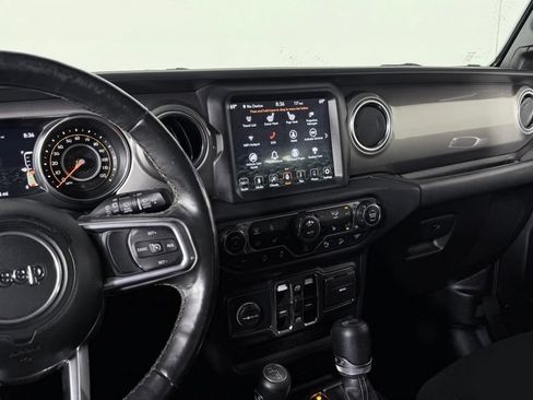 Used 2019 Jeep Wrangler Unlimited Sahara w/ Dual Top Group AWD/4WD image 21