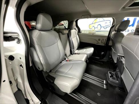 Used 2024 Toyota Sienna XLE image 16