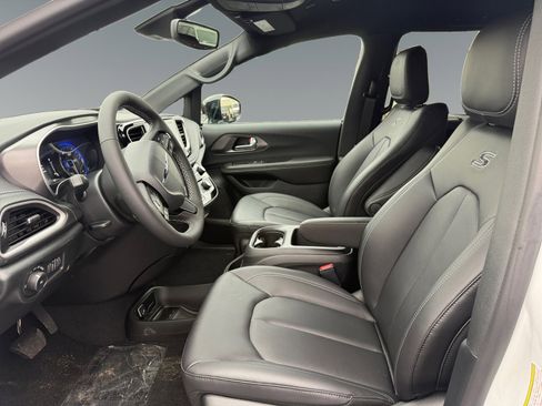 New 2026 Chrysler Pacifica Select image 9