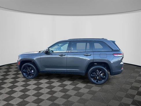 Used 2022 Jeep Grand Cherokee Altitude image 2