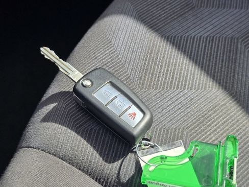 Used 2016 Nissan Rogue S AWD/4WD image 32