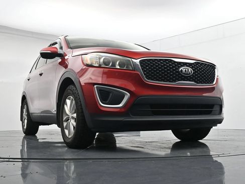 Used 2017 Kia Sorento AWD w/ LX Convenience Package image 18
