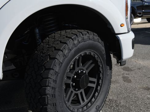 New 2026 Ford F250 Lariat w/ Black Appearance Package image 5