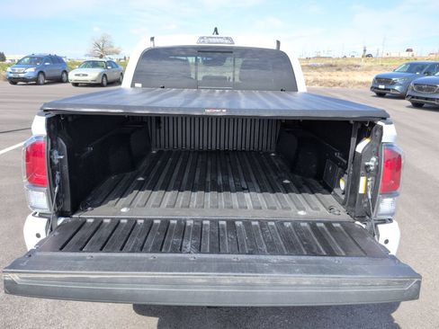 Used 2023 Toyota Tacoma TRD Off-Road w/ Technology Package AWD/4WD image 11