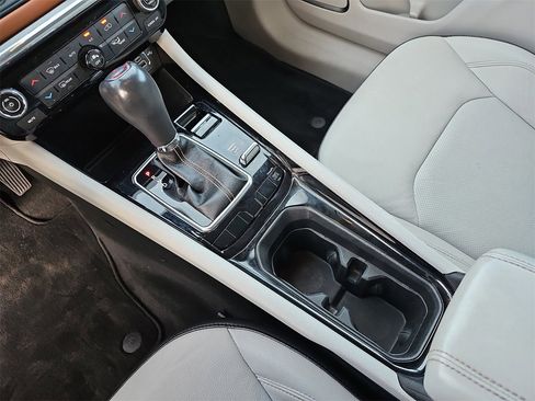 Used 2022 Jeep Compass Limited image 21