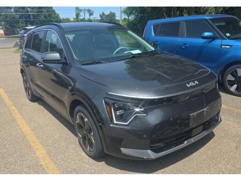 Used 2023 Kia Niro Wave w/ Wave Preserve Package FWD image 2