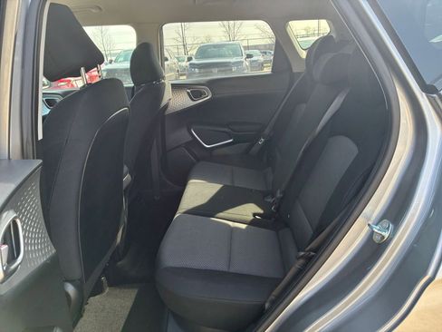Used 2025 Kia Soul LX w/ LX Technology Package FWD image 23