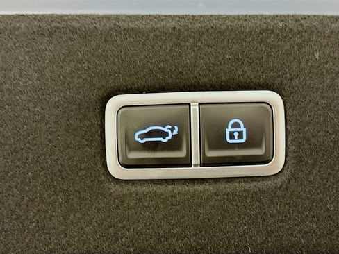 Used 2023 Hyundai Ioniq 6 Limited image 32