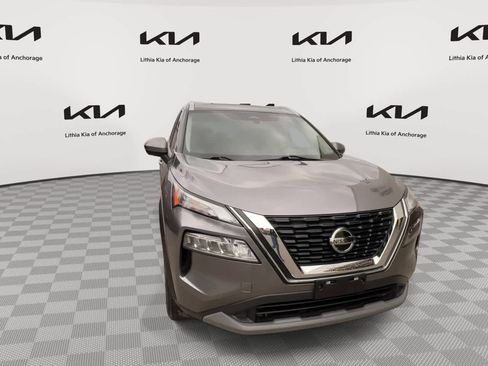 Used 2021 Nissan Rogue SV w/ Premium Package FWD image 2