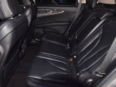 Used 2022 Lincoln Nautilus FWD w/ Premium Package image 14