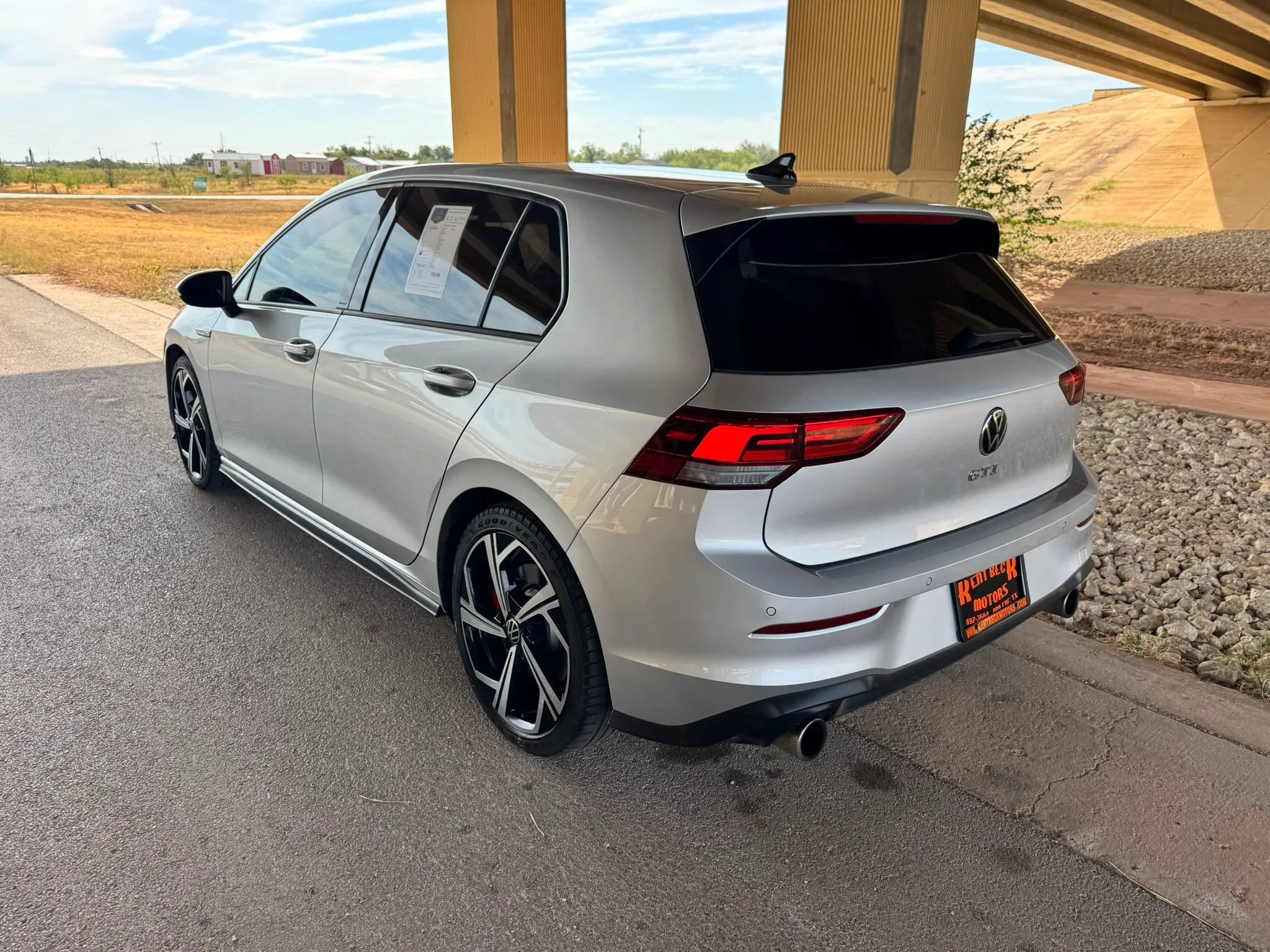 Used 2024 Volkswagen GTI SE FWD image 5