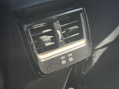 Used 2025 Toyota Crown AWD/4WD image 18