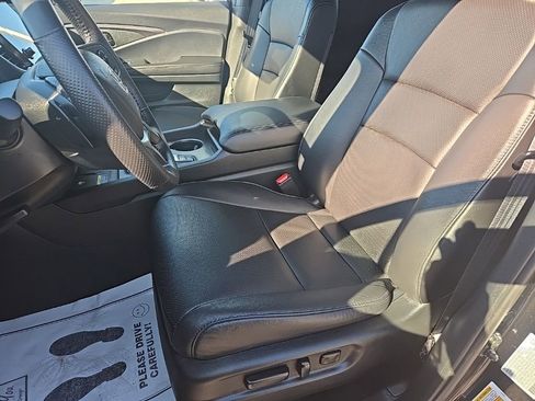 Used 2025 Honda Passport EX-L image 17