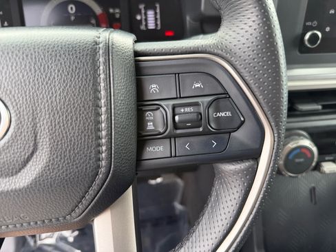 Used 2025 Toyota 4Runner SR5 AWD/4WD image 24