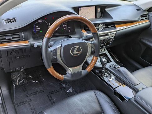 Used 2013 Lexus ES 300h w/ Luxury Pkg FWD image 16