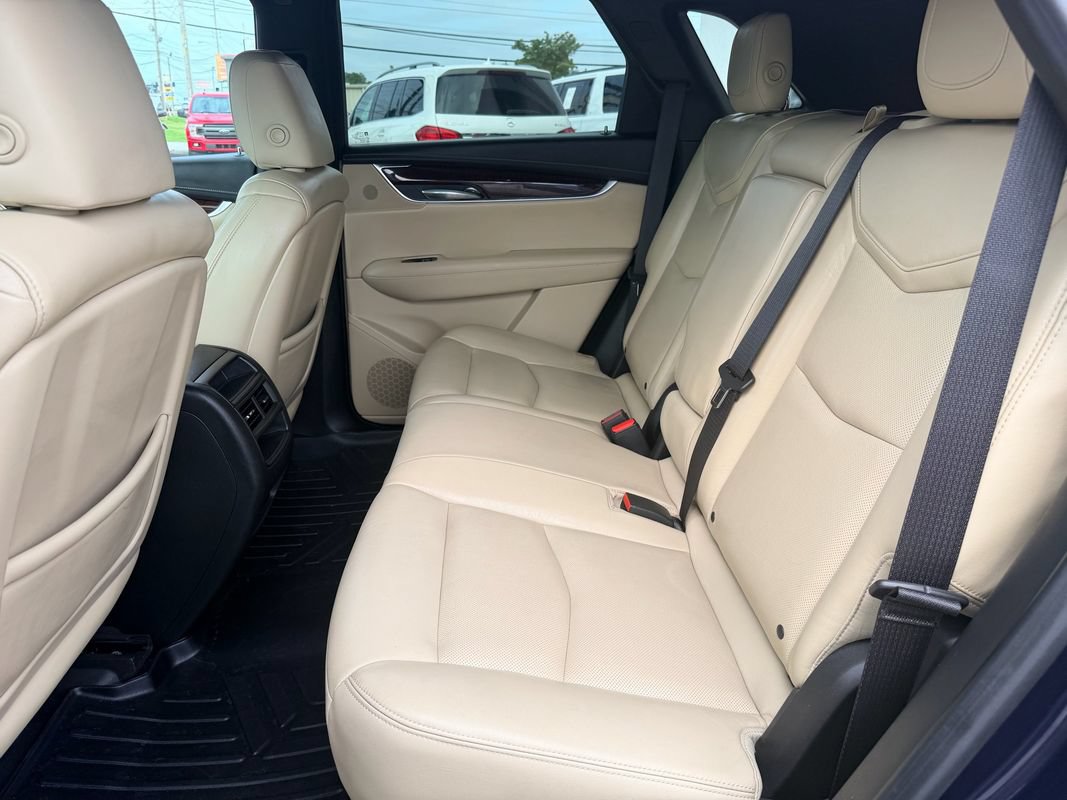 Used 2017 Cadillac XT5 Luxury w/ Driver Awareness Package FWD image 13
