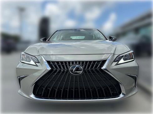 Used 2025 Lexus ES 350 w/ Premium Package FWD image 2