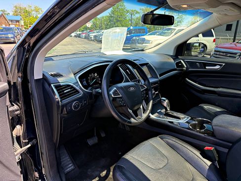 Used 2018 Ford Edge Titanium w/ Technology Package AWD/4WD image 13