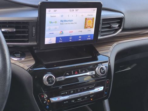 Used 2022 Ford Explorer Limited w/ Equipment Group 301A image 28