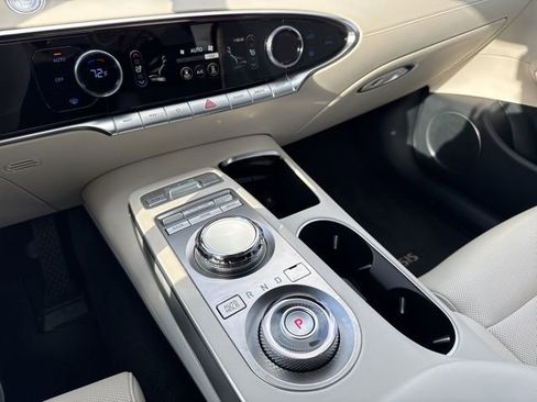 Used 2024 Genesis Electrified GV70 Advanced image 21