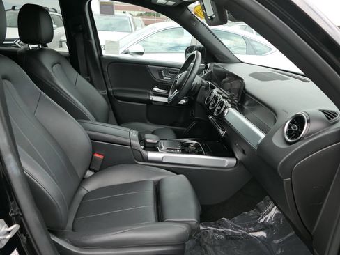 Used 2023 Mercedes-Benz GLB 250 4MATIC image 26