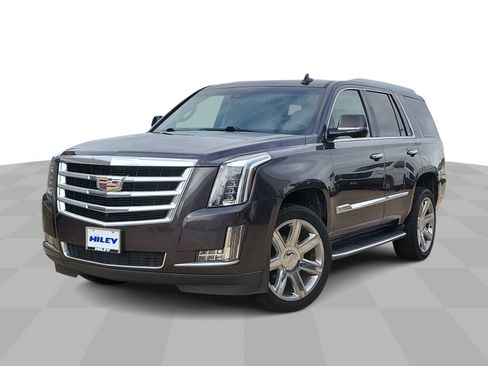 Used 2017 Cadillac Escalade Luxury RWD image 1
