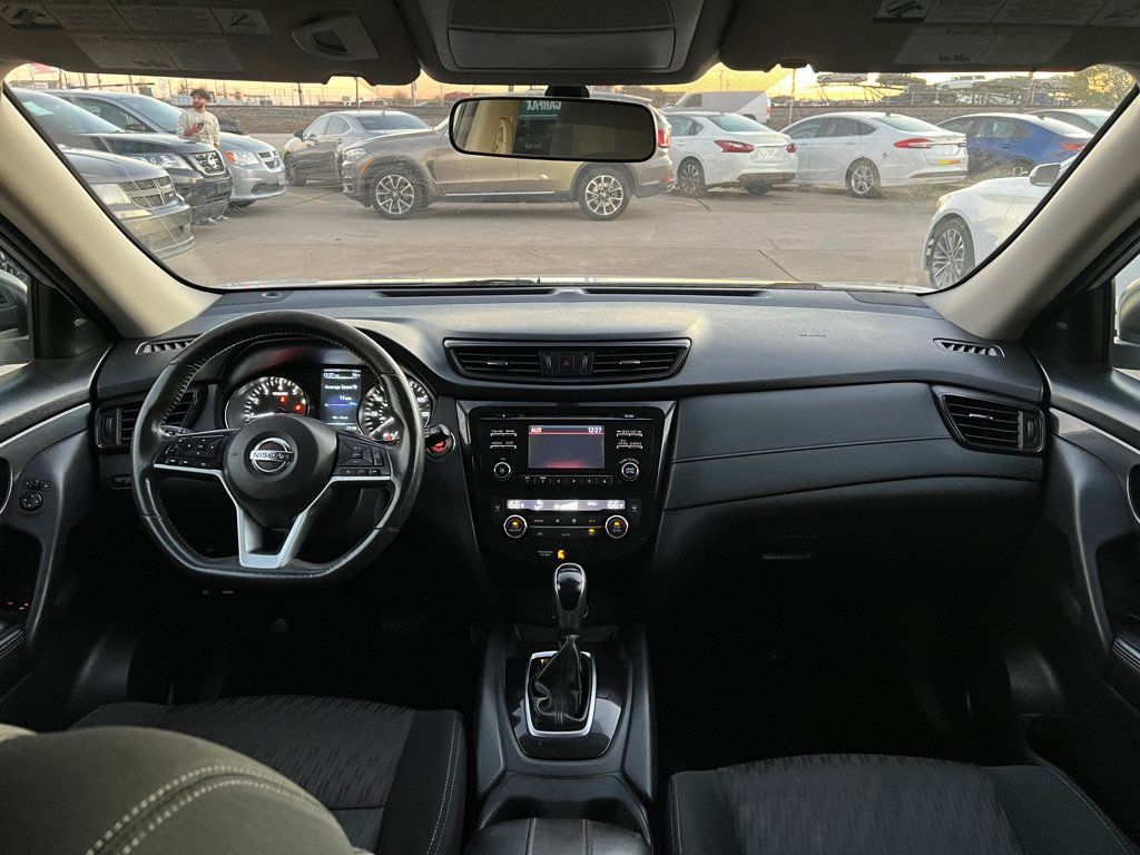 Used 2017 Nissan Rogue SV FWD image 18