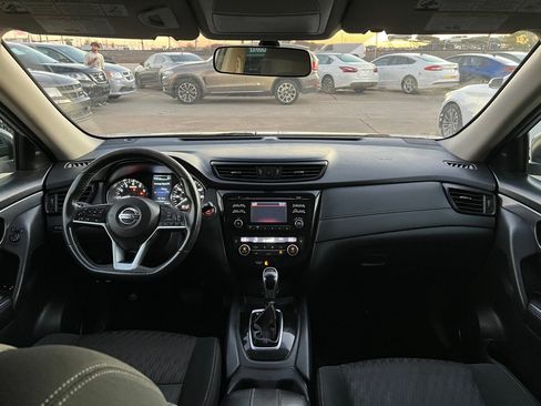 Used 2017 Nissan Rogue SV FWD image 18