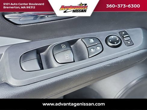 Used 2024 Nissan Kicks SR w/ SR Premium Package image 9