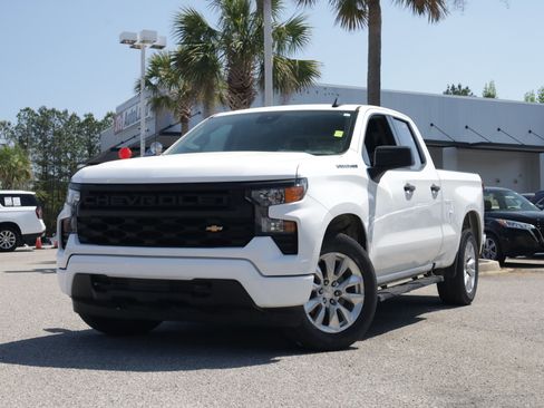 Used 2023 Chevrolet Silverado 1500 Custom image 1