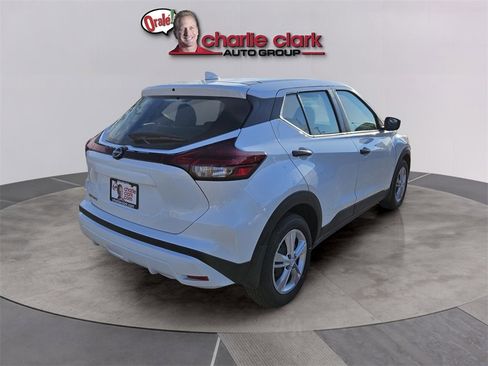 New 2025 Nissan Kicks Play S image 6
