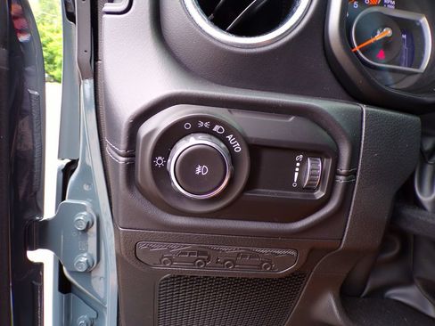 Used 2026 Jeep Wrangler Unlimited Sahara AWD/4WD image 24