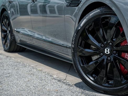 New 2025 Bentley Flying Spur Plug-In Hybrid image 2