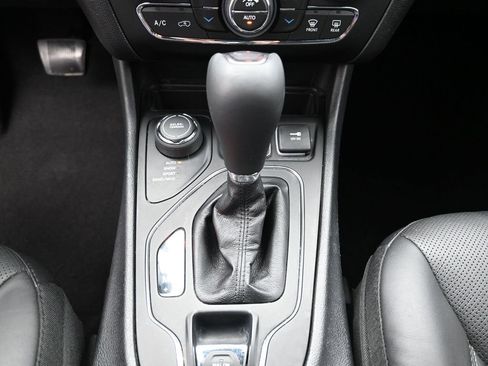 Used 2020 Jeep Cherokee Latitude Lux w/ Comfort/Convenience Group image 24