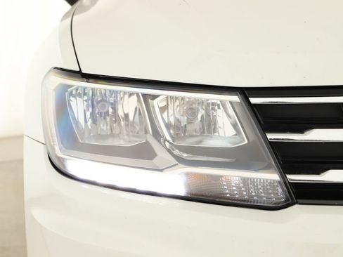 Used 2018 Volkswagen Tiguan SE w/ Panoramic Sunroof Package AWD/4WD image 35