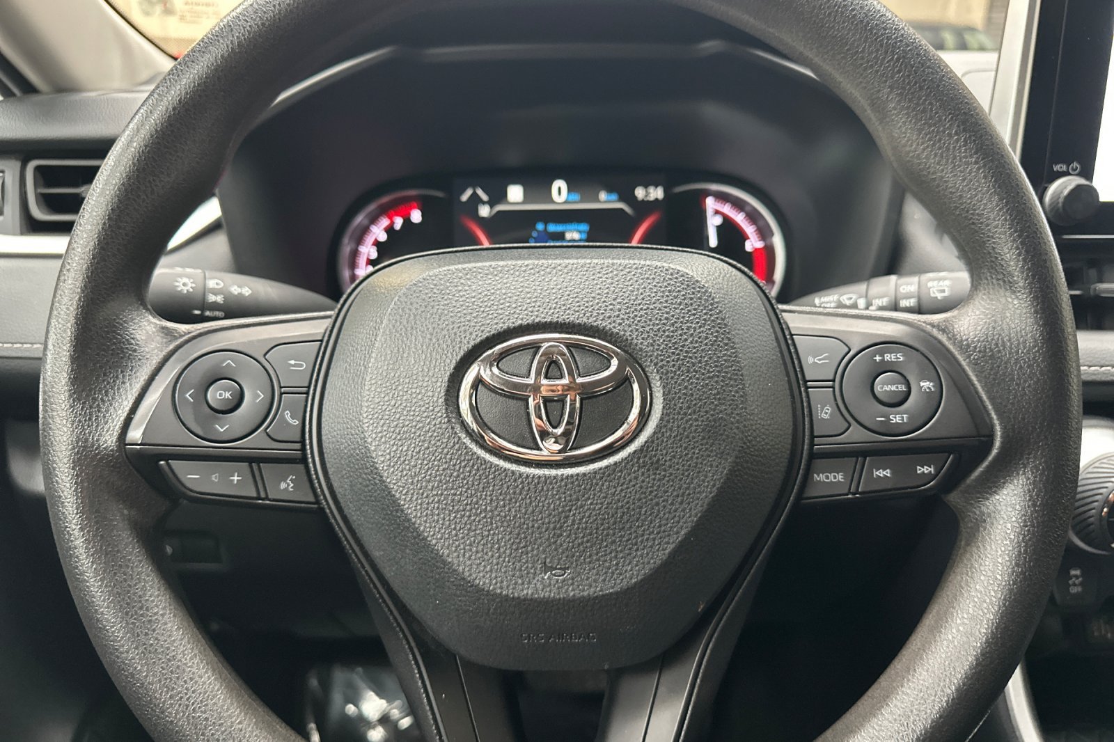 Used 2025 Toyota RAV4 XLE FWD image 28