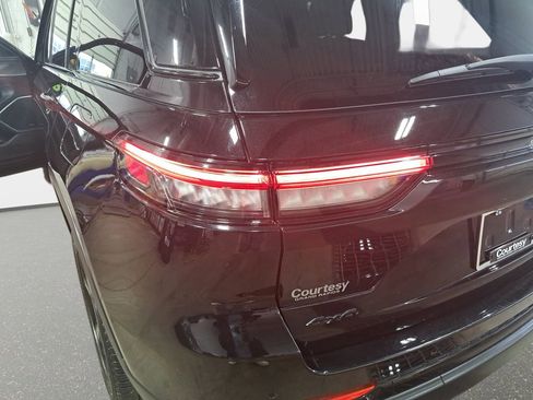 Certified 2023 Jeep Grand Cherokee Limited w/ Black Appearance Package image 35