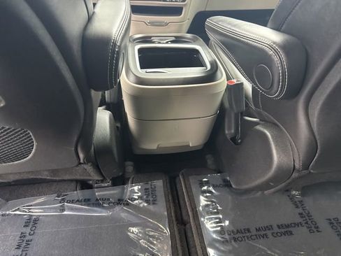 Used 2024 Chrysler Pacifica Touring-L image 35