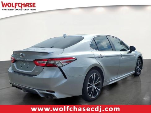 Used 2019 Toyota Camry SE FWD image 5