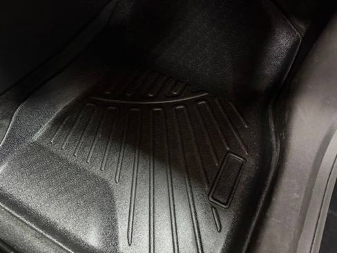 Used 2024 Chevrolet Trax RS FWD image 28
