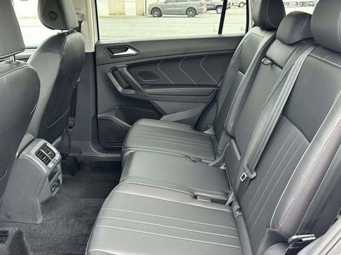 Used 2024 Volkswagen Tiguan SE image 13