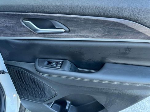 Used 2023 Jeep Grand Cherokee Limited image 17