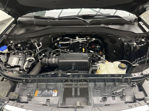 Certified 2023 Ford Explorer XLT w/ Equipment Group 202A AWD/4WD image 31