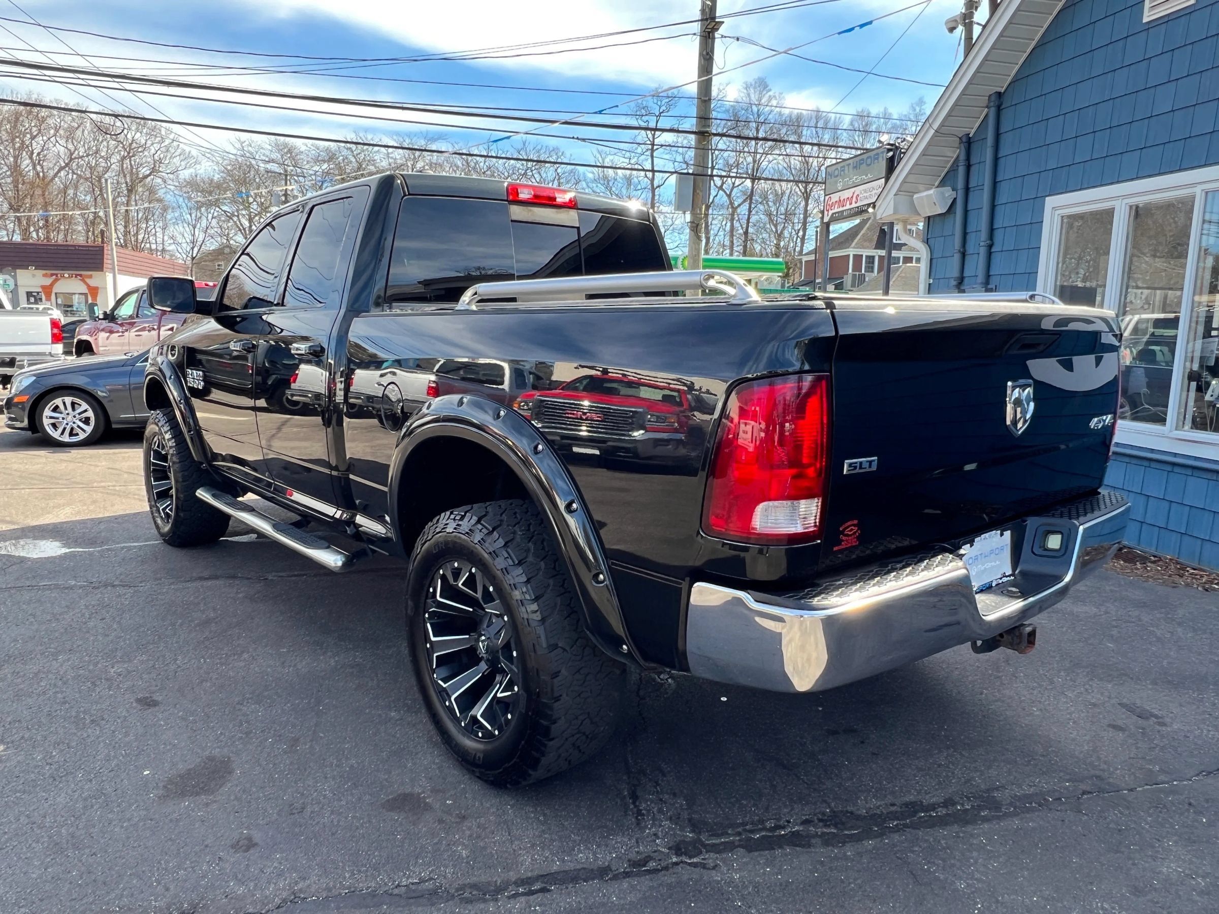 Used 2017 RAM 1500 Classic SLT AWD/4WD image 4